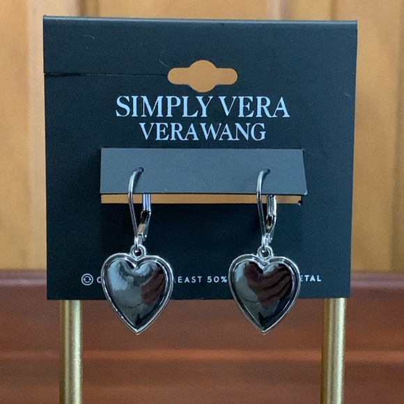 NWT Simply Vera Vera Wang silver tone heart earrings - Picture 2 of 3